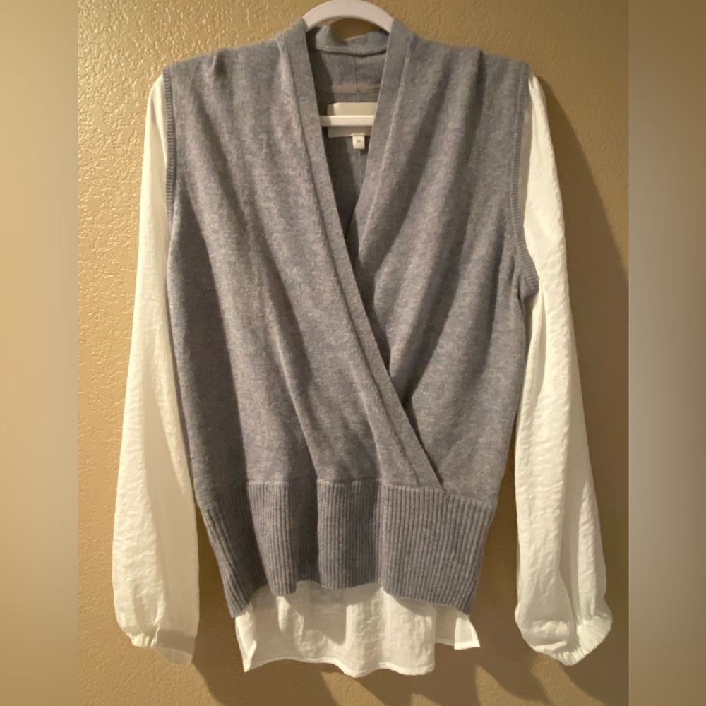 Brochu Walker V-Neck Sweater in Gray and White